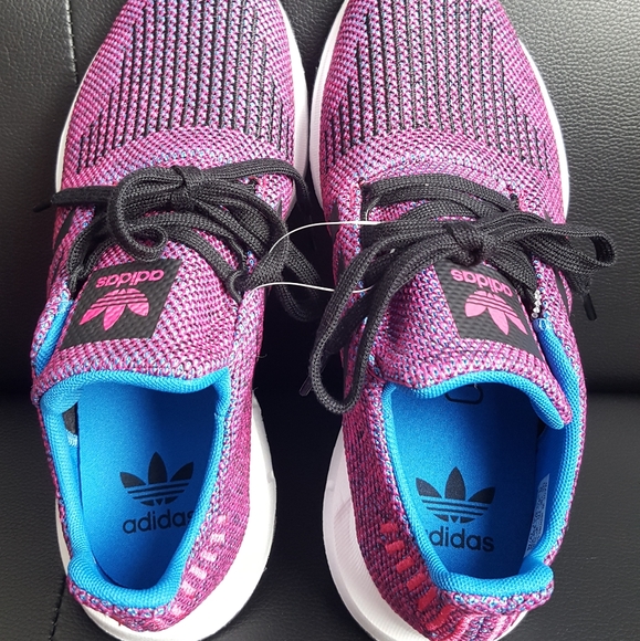 Adidas Swift Run Size 5 youth/7 in women - Picture 6 of 10